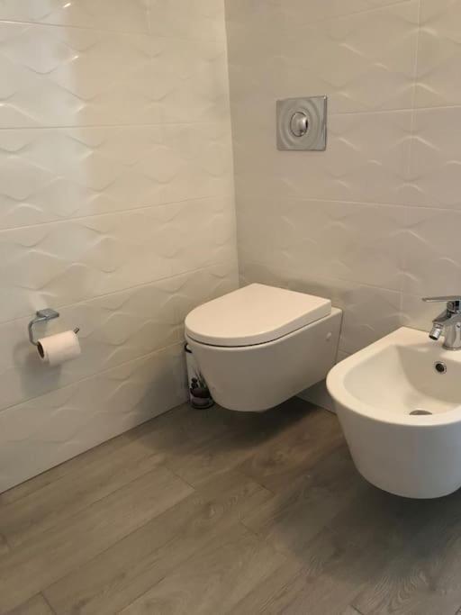 Warm Apartment In The Center Of Tirana City Bagian luar foto
