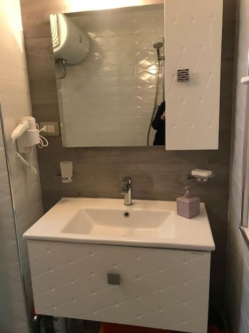 Warm Apartment In The Center Of Tirana City Bagian luar foto