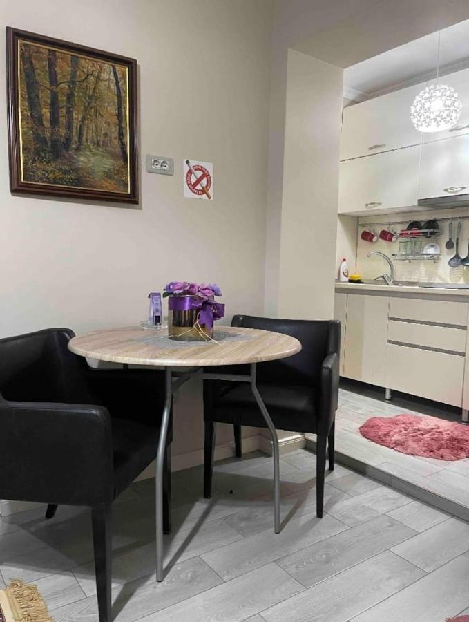 Warm Apartment In The Center Of Tirana City Bagian luar foto